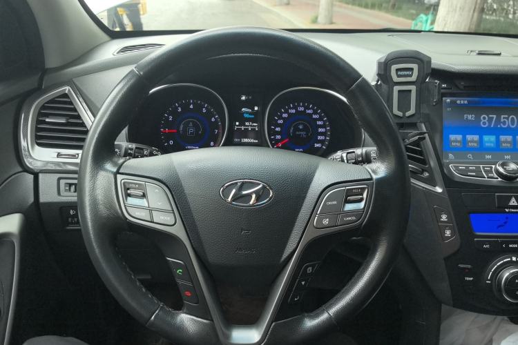 Used Hyundai Santa Fe 2013 2.4L Automatic Two-Wheel Drive Smart Version Steering Wheel