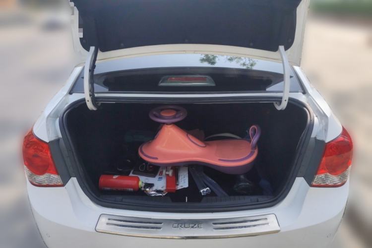 Used Chevrolet Cruze 2013 1.6L SE MT Trunk