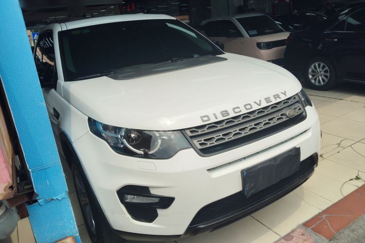 Used Land Rover Discovery Sport 2017 2.0T PURE Front Right 45 Deg