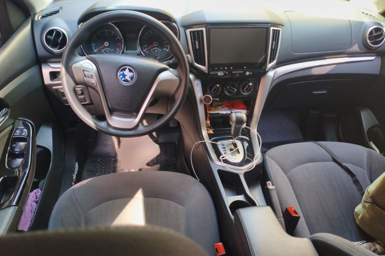 Used Venucia T70 2016 2.0L CVT Smart Choice Edition
