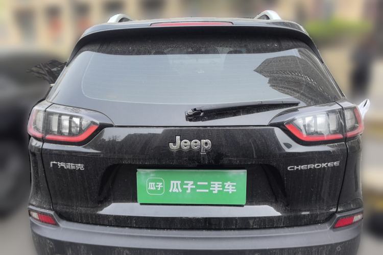 Used Jeep Cherokee 2019 2.0T Two-Wheel Drive Yue Xiang Edition China VI Emission Standard Rear