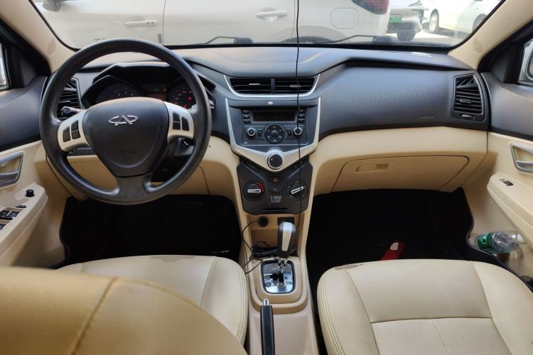 Used Chery Fengyun 2 2013 Hatchback 1.5L AMT Ruìyì Edition Center Console