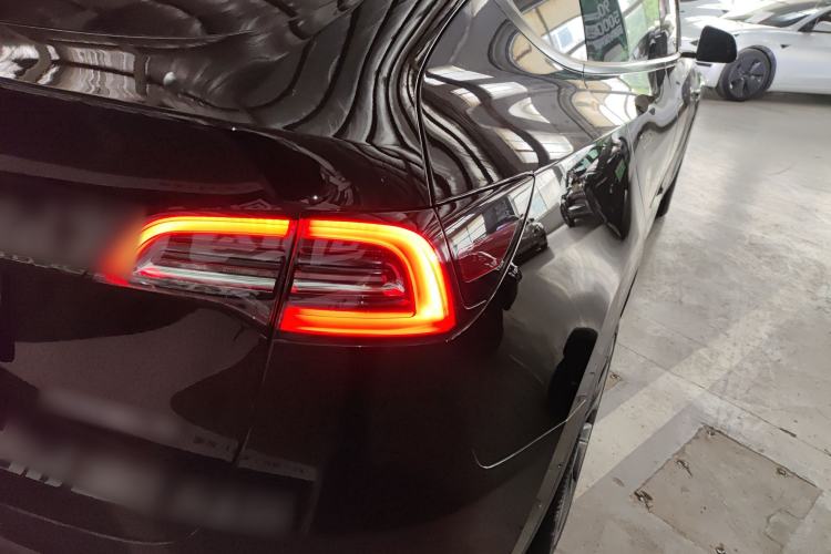 Used Tesla Model Y 2023 Long-Range All-Wheel-Drive Version