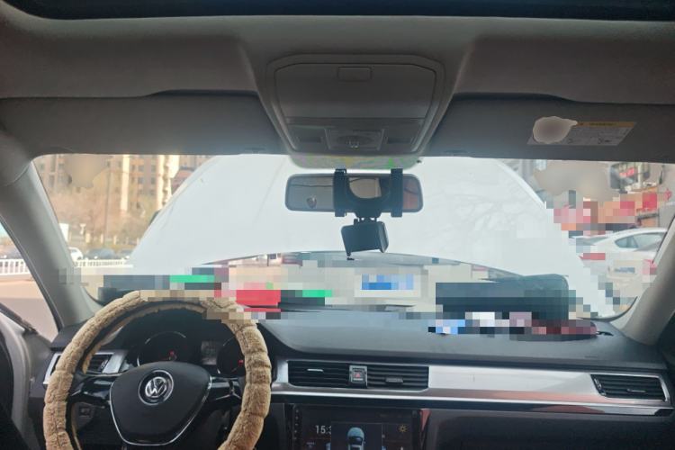 Used Volkswagen Bora 2016 1.6L Manual Comfort Model Center Console