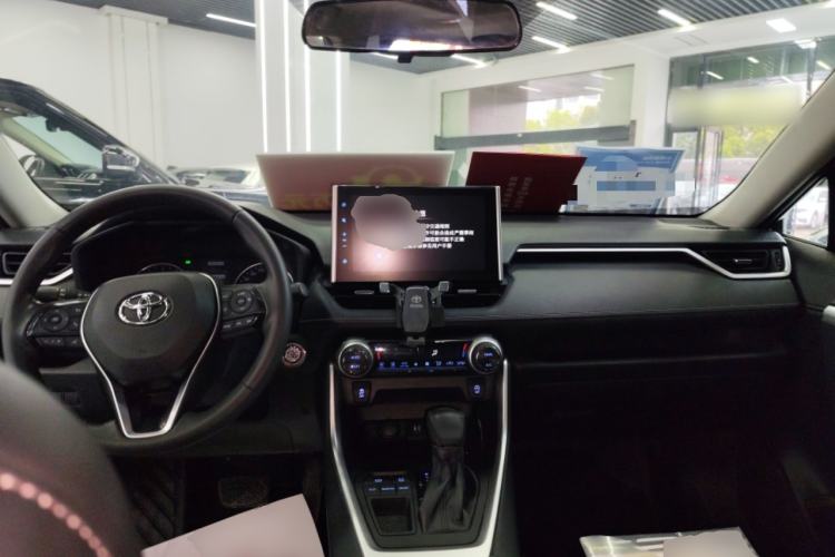 Used Toyota Wildlander 2021 2.0L CVT Two-Wheel Drive Luxury Edition Center Console