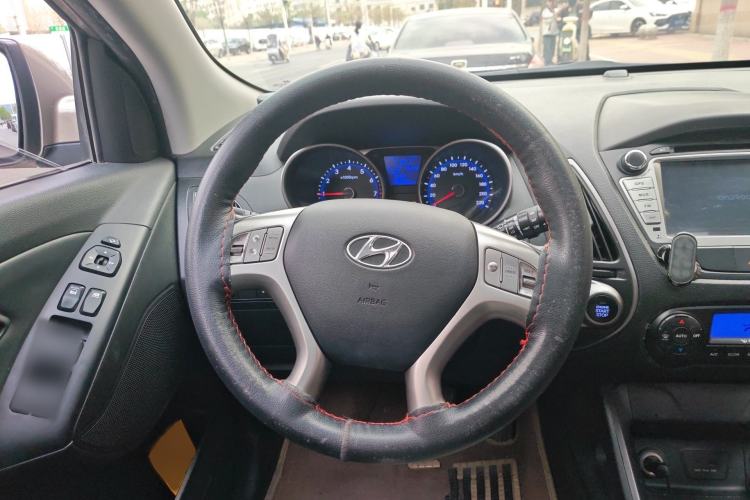 Used Hyundai ix35 2013 2.0L Automatic Two-Wheel Drive Smart GLS China IV Standard Steering Wheel