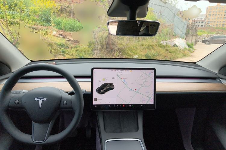 Used Tesla Model Y 2021 Standard Range Rear-Wheel Drive Version Center Console