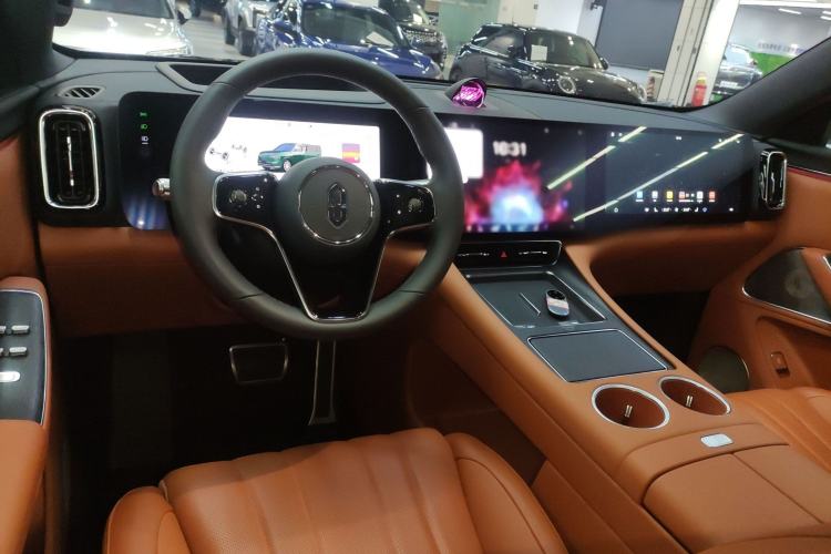 Used Hima AITO M8 2025 Extended-Range Ultra Version 53.4 kWh 6-Seater Edition Center Console