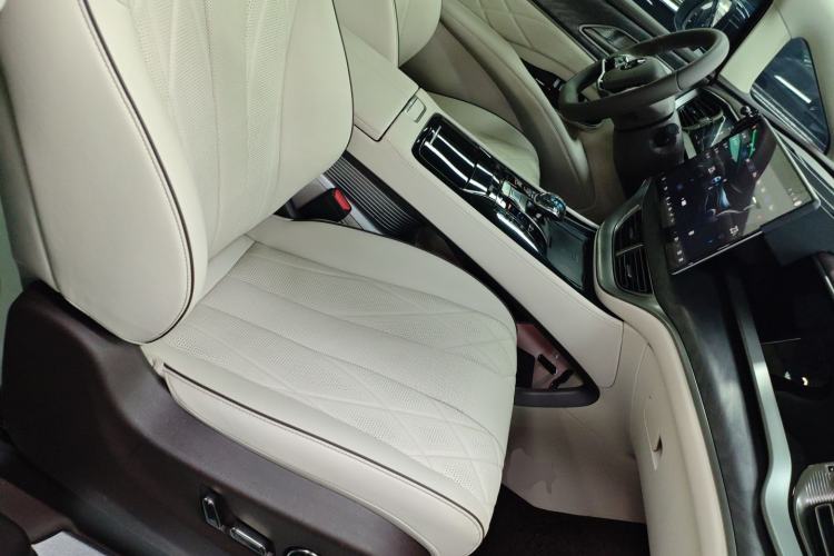 Used Denza D9 2024 DM-i 1050 Luxury Model