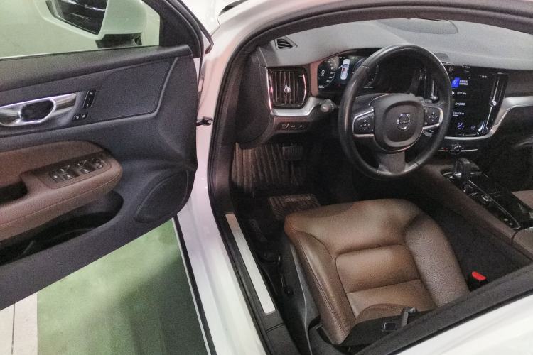 Used Volvo S60 New Energy 2021 T8 E-Drive Hybrid Four-Wheel Drive Smart Luxury Edition
