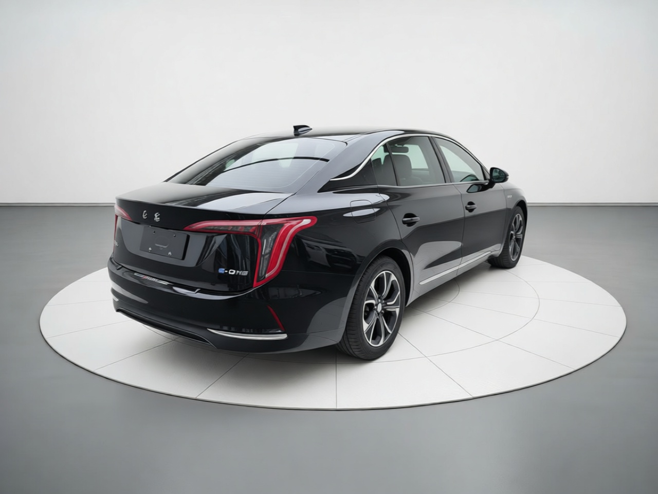 Hongqi E-QM5 2023 Base Travel Edition — снимка 6
