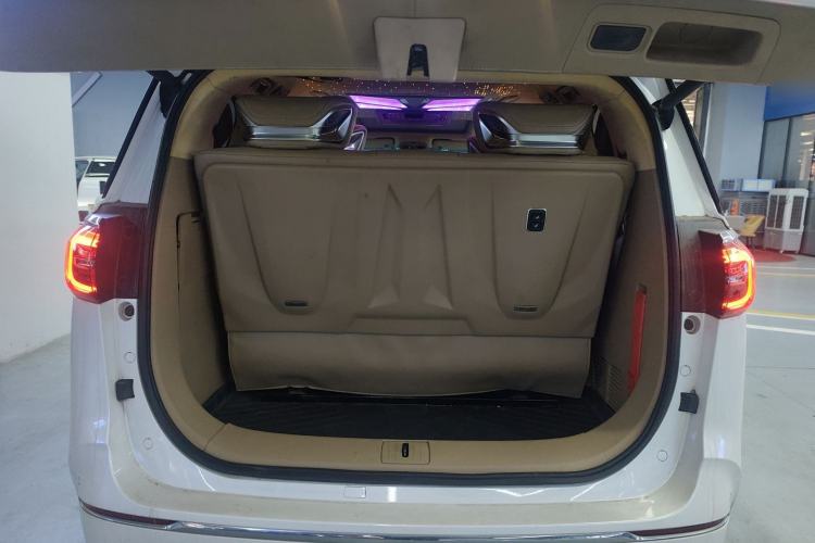 Used Buick GL8 2021 ES Land Cruiser 653T Luxury Edition Trunk