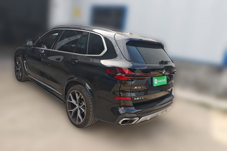 Used BMW X5 2023 xDrive 30Li Luxury M Sport Package
