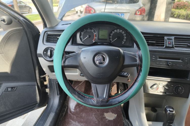 Used Skoda Rapid 2013 1.6L Automatic Enjoyment Model
