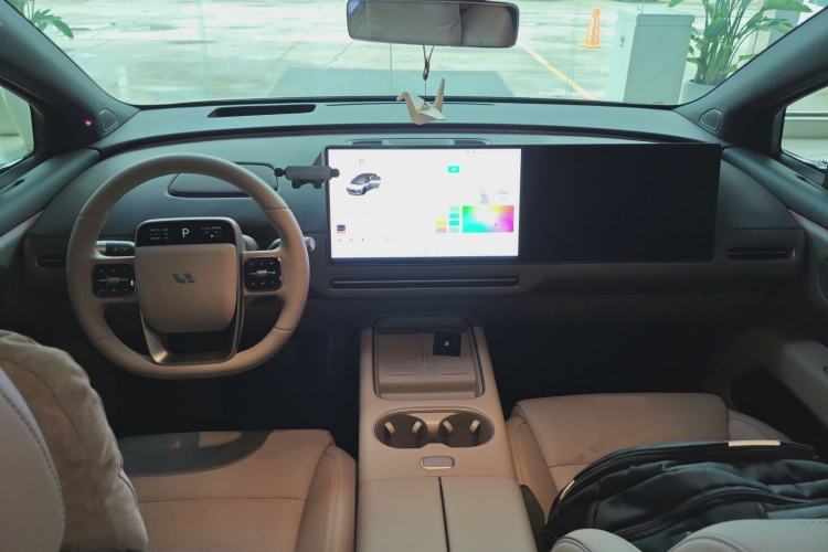 Used Li Auto i6 2025 Model Two-Wheel-Drive Standard Type
