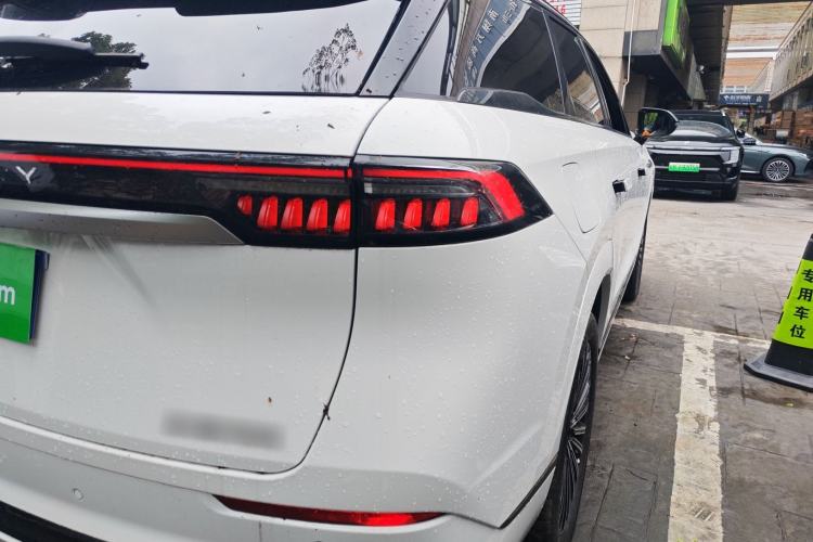 Used Chery Tiggo 9 2025 2.0T Automatic Two-Wheel Drive Luxury Edition 5 Seats Right Rear Taillight