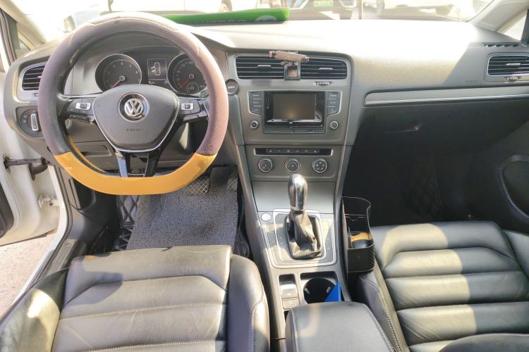 Used Volkswagen Golf 2016 230TSI Automatic Luxury Version
