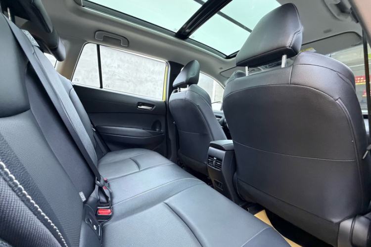 Used Toyota FRONTLANDER 2023 2.0L Smart Electric Hybrid Dual-Engine Deluxe Version Interior 2