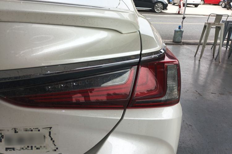 Used Lexus ES 2022 300h Excellence Edition
