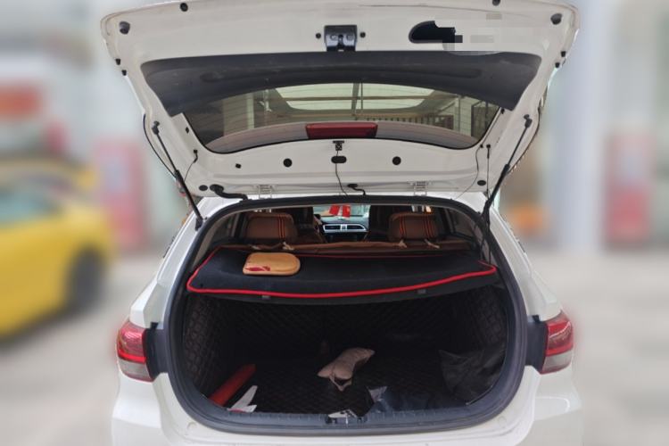 Used Kia KX Cross 2017 1.4L AT GLS Trunk