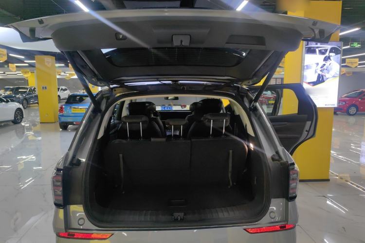 Used Ford Edge 2025 Ford Explorer L 2.0T EcoBoost E-Hybrid Four-Wheel-Drive 7-Seater Supreme Model Trunk