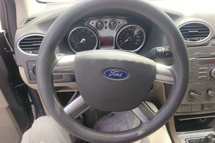 Used Ford Focus 2011 Sedan 1.8L Manual Classic Model
