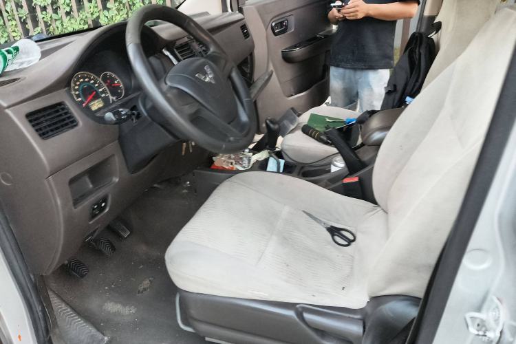 Used Wuling Rongguang V 2015 1.5L Standard Version
