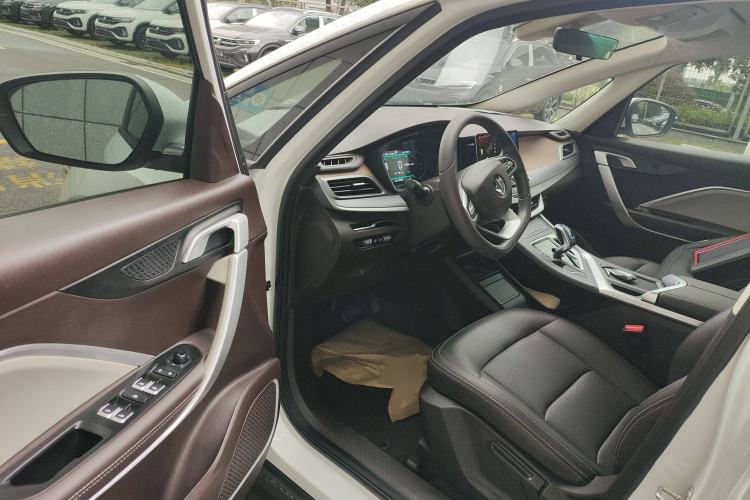 Used Livan Maple 80v L 2024 515 km Range 7 Seats