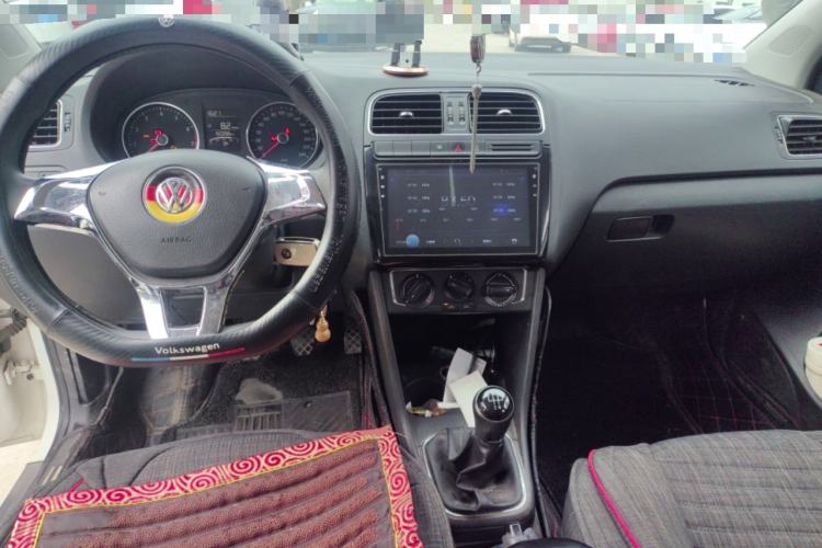 Used Volkswagen Polo 2014 1.6L Manual Comfort Edition Center Console