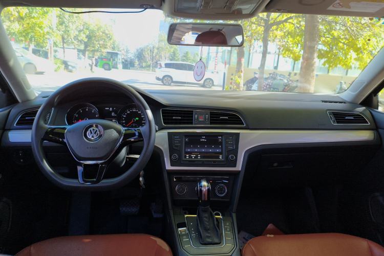 Used Volkswagen Lamando 2017 230TSI DSG Fashion Edition
