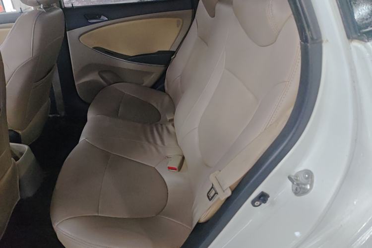 Used Hyundai Verna (older generation) 2014 1.4L Automatic Leading-Edge GLX Left Rear Seat