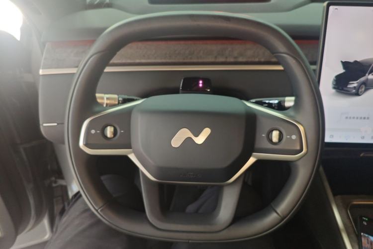 Used ONVO Luxeed L90 2025 Model—Ultra Six-Seater Version
