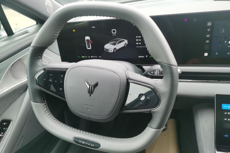 Used VOYAH PASSION 2024 PHEV Four-Wheel Drive Ultra-Long Range Flagship Model Steering Wheel