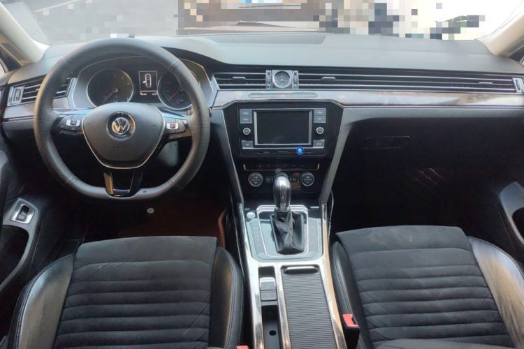 Used Volkswagen Magotan 2018 330TSI DSG Luxury Model Center Console