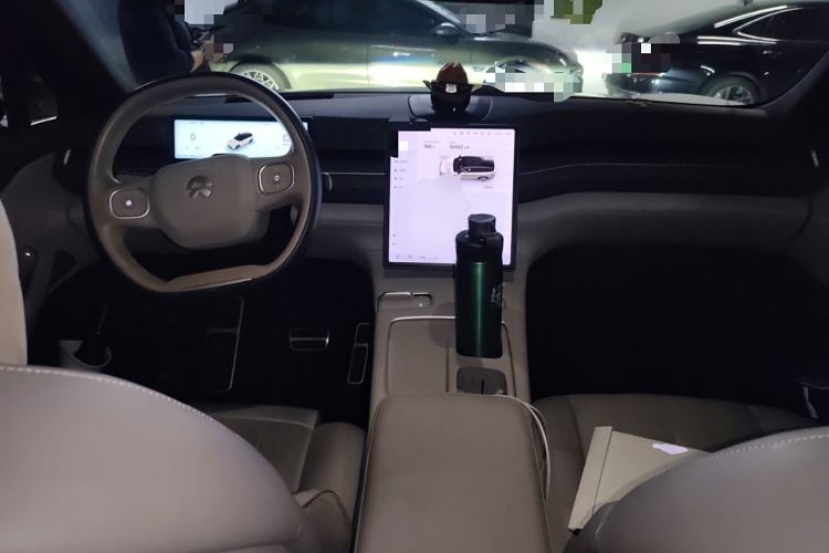 Used Nio ES8 2023 100kWh Signature Edition Center Console