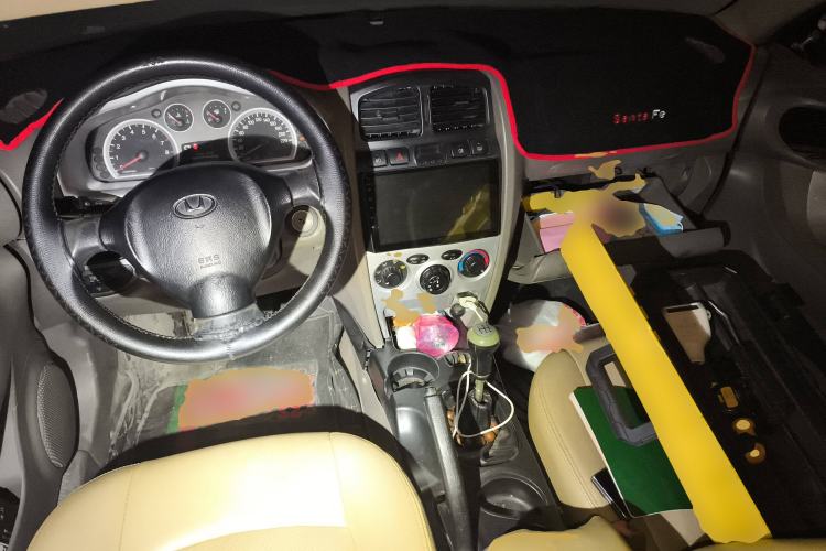 Used Huatai Santa Fe Classic 2012 2.0L Gasoline Manual Two-Wheel Drive with Sunroof
