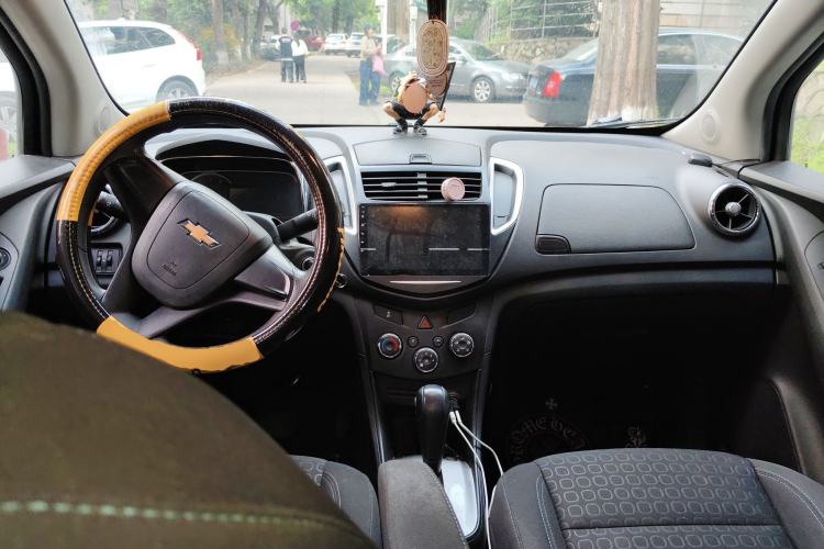 Used Chevrolet Trax 2016 1.4T Automatic Two-Wheel Drive Comfort Version with Sunroof Center Console