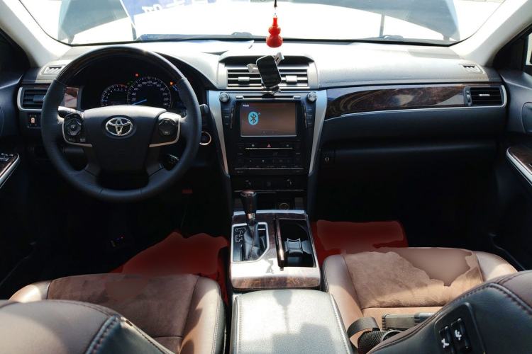 Used Toyota Camry 2016 2.5G 10th Anniversary Deluxe Navigation Edition Center Console