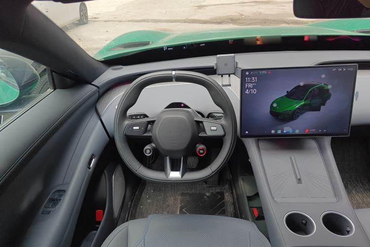 Used Xiaomi Auto YU7 2025 Ultra-Long Range Rear-Wheel Drive Version Steering Wheel