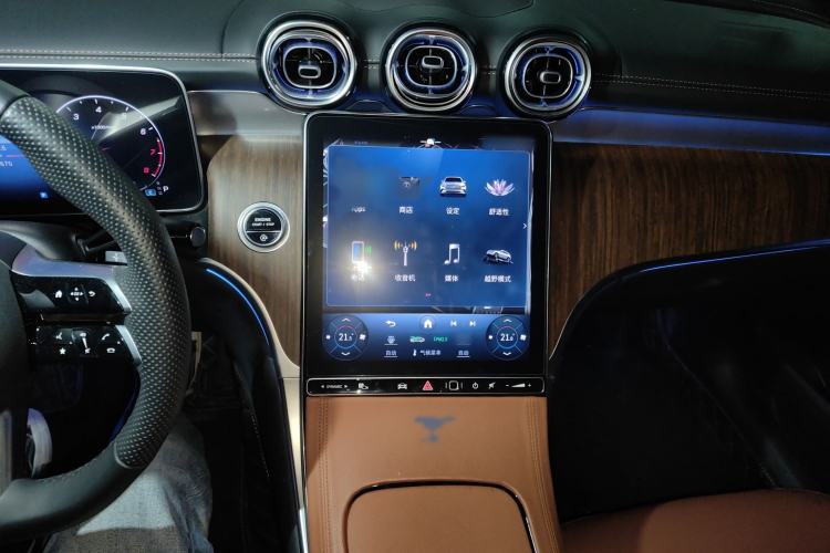 Used Mercedes-Benz GLC 2023 Refreshed GLC 300 L 4MATIC Dynamic Version 7-Seater Audio And AC Panel