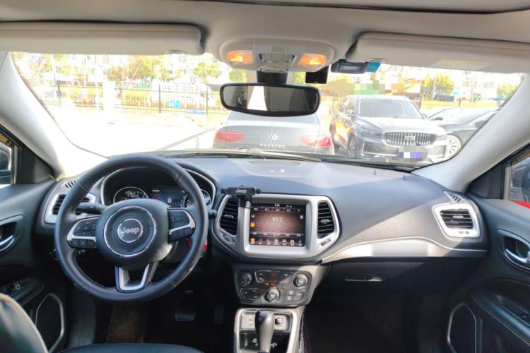 Used Jeep Compass 2017 200T Automatic Family Edition
