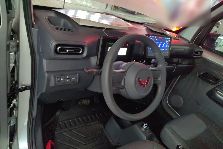 Used Wuling Zhiguang New Energy 2025 Comfort Model Center Console