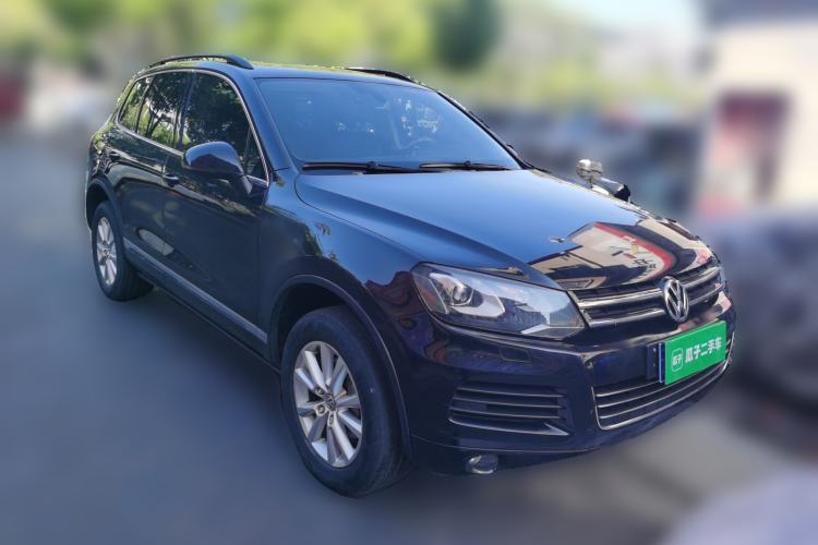 Used Volkswagen Touareg 2011 3.0 TSI High-End Version Front Right 45 Deg