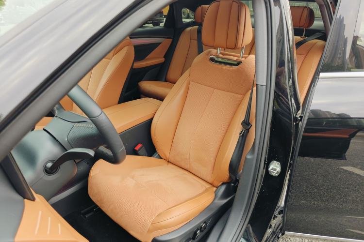 Used VOYAH PASSION 2024 PHEV Four-Wheel Drive Ultra-Long Range Executive Edition