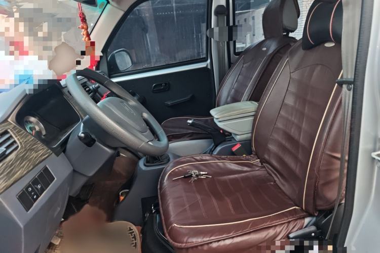 Used Jinbei Hiace X30 2023 1.5L Super-Comfortable Passenger Van 5/6/7-Seater Non-Air-Conditioned Version Model SWC15M