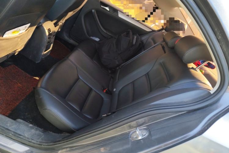 Used Volkswagen Sagitar 2014 Revised Version 1.6L Automatic Comfort Edition Left Rear Seat