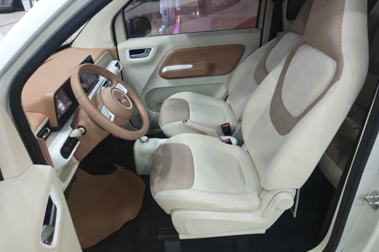 Used Wuling Hongguang MINIEV 2024 3rd Generation 215km Advanced Version Left Front Seat