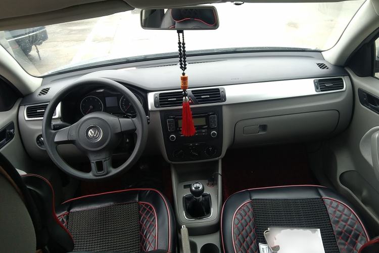 Used Volkswagen Bora 2012 1.6L Manual Fashion Edition Center Console