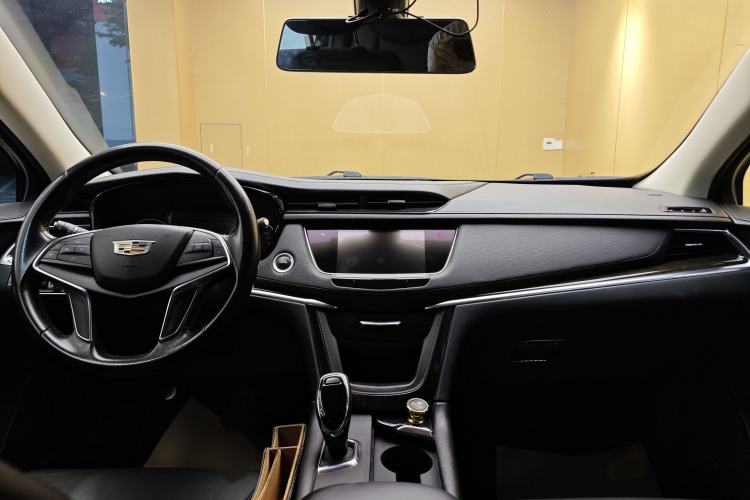 Used Cadillac XT5 2018 25T Luxury Model
