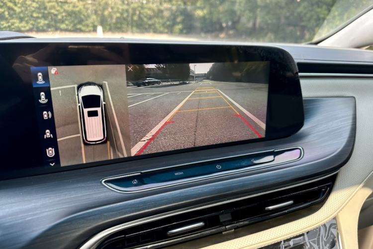 Used Buick GL8 2022 ES Landtrek 653T Comfort Edition